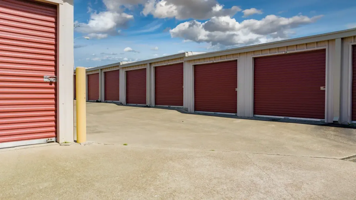 Exterior units at 31st street Temple, TX self storage facility.